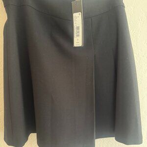 Alice + Olivia Employed. Black pleated mini skirt. NWT. Size 4